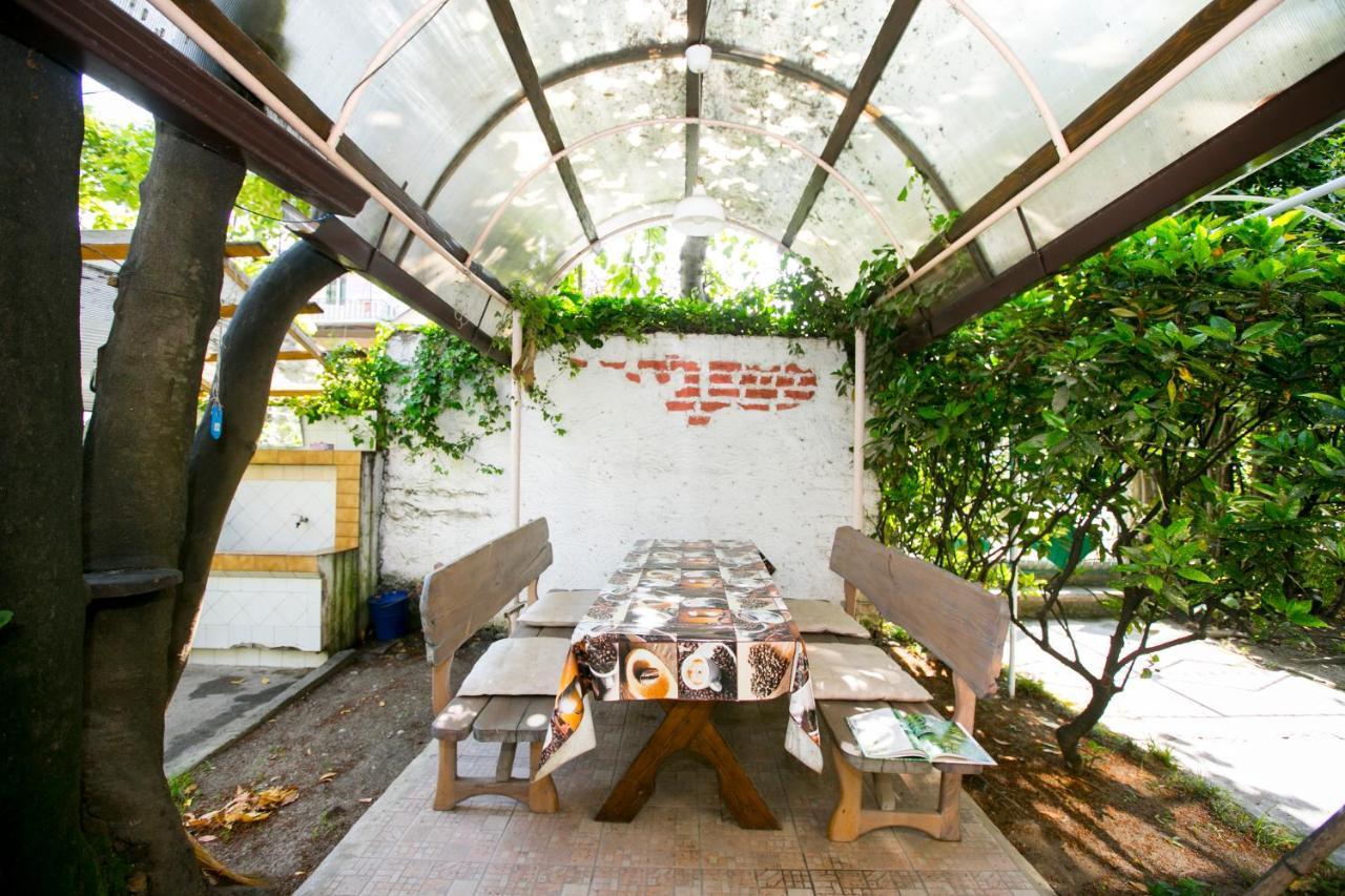 Guest House Lavr Gagra Exterior foto
