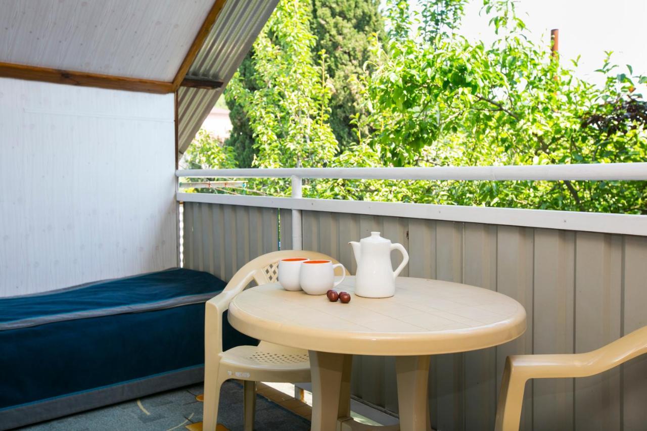 Guest House Lavr Gagra Exterior foto